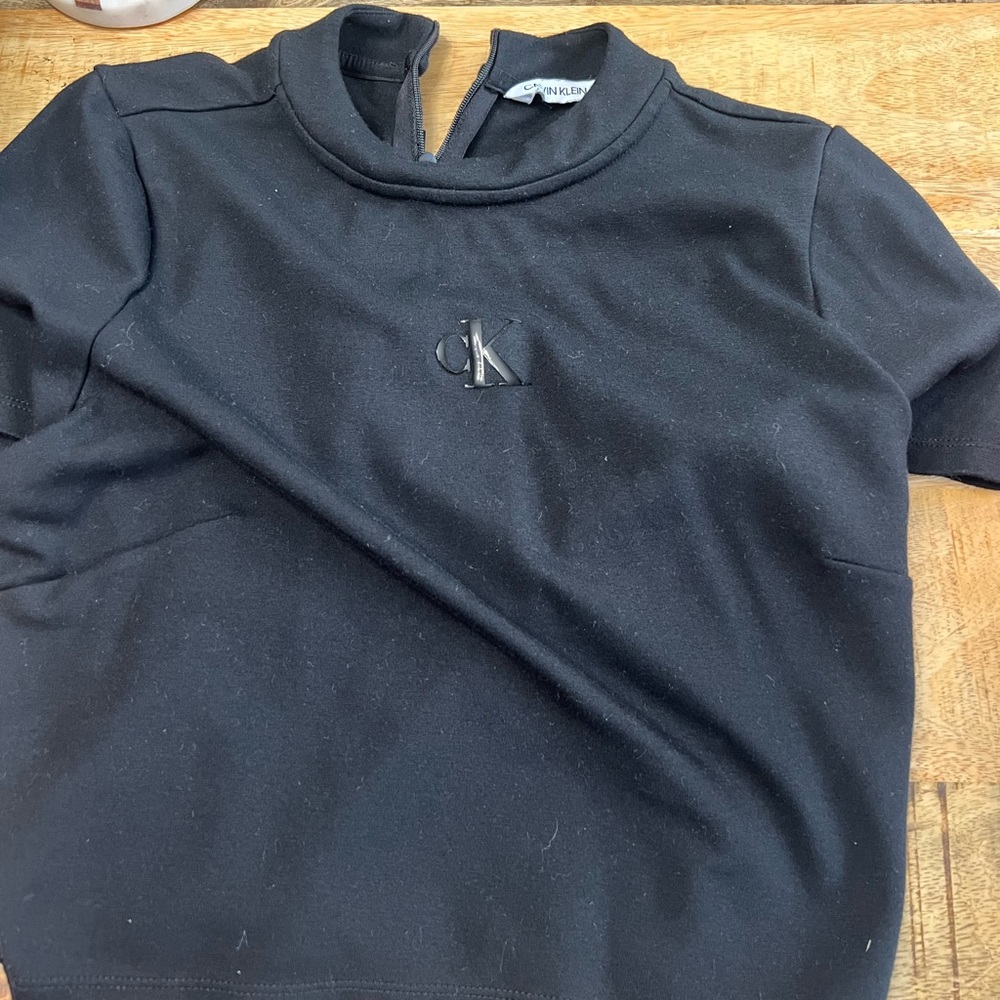 calvin klien cropped shirt